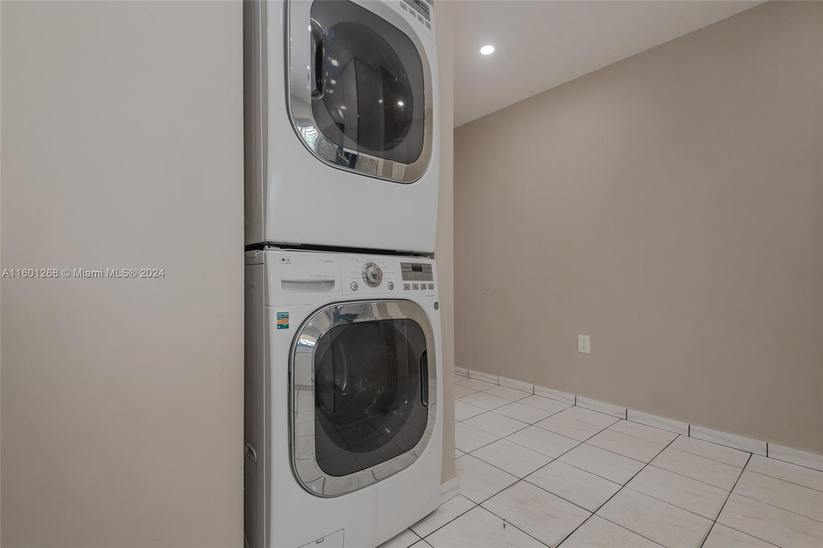 LAKE POINTE SEC 1 - Residential Lease