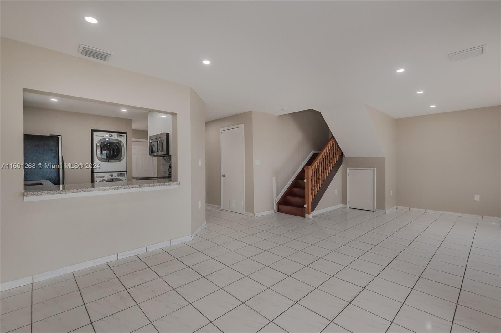 LAKE POINTE SEC 1 - Residential Lease
