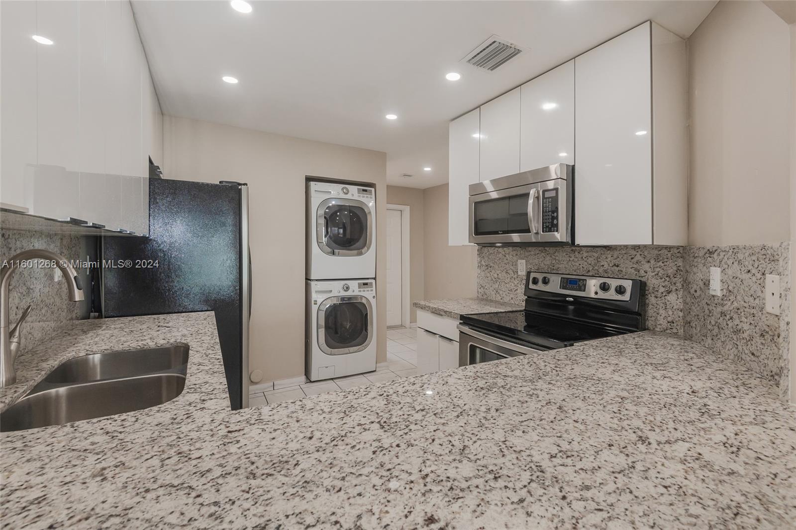 LAKE POINTE SEC 1 - Residential Lease
