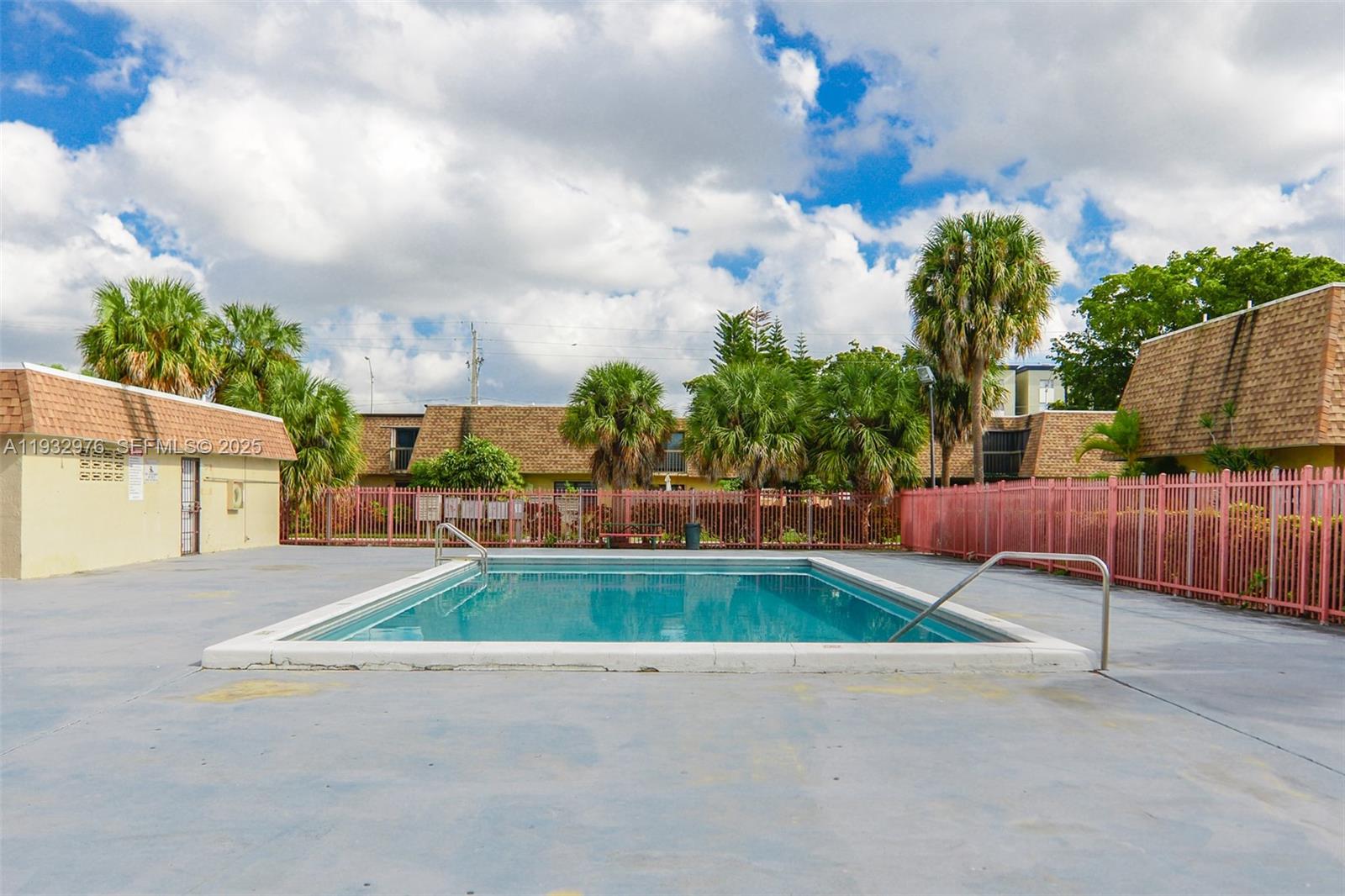 LAGO GRANDE ONE CONDO - Residential