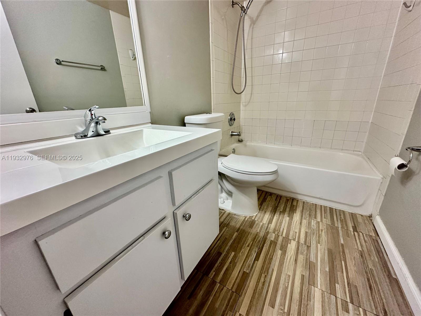 LAGO GRANDE ONE CONDO - Residential