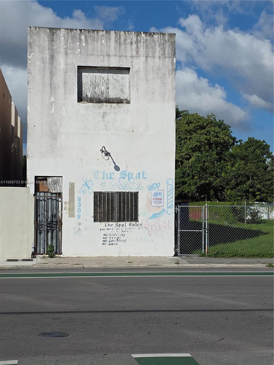 Investment Opportunity! Centrally located within an active redevelopment zone, this property offers prime potential for expansion and participation in the area’s ongoing revitalization. With growing demand and limited availability, this site represents a rare opportunity for investors and developers alike. act fast, this one won’t last!