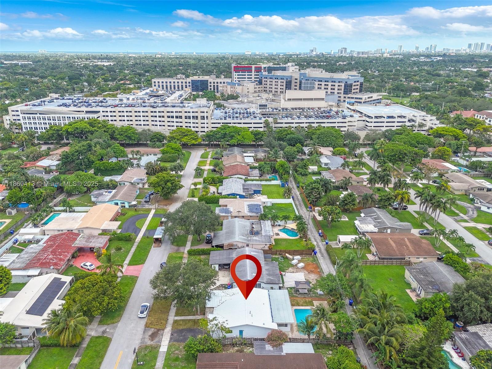 HOLLYWOOD HILLS - Residential