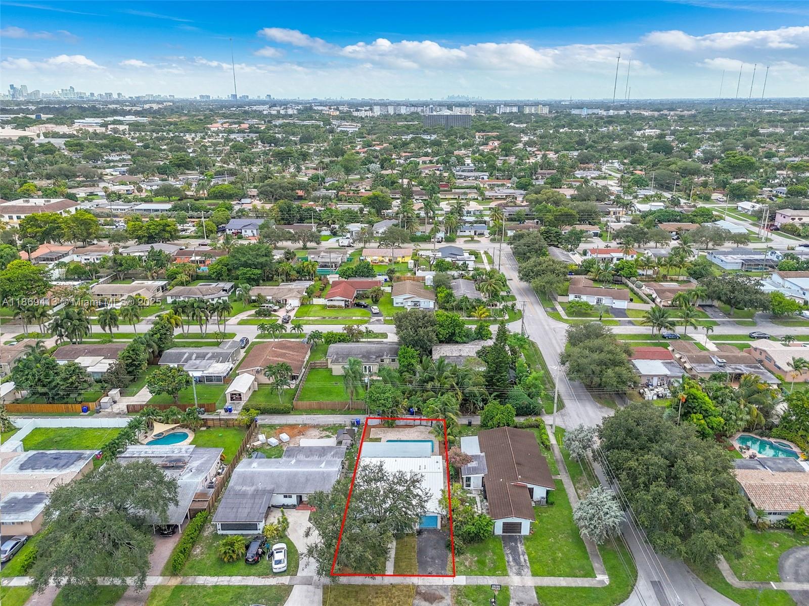HOLLYWOOD HILLS - Residential