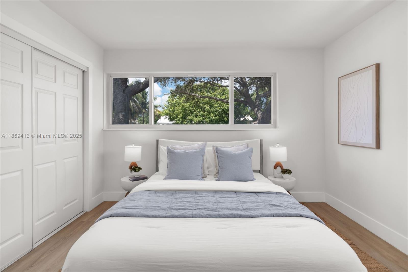 HOLLYWOOD HILLS - Residential