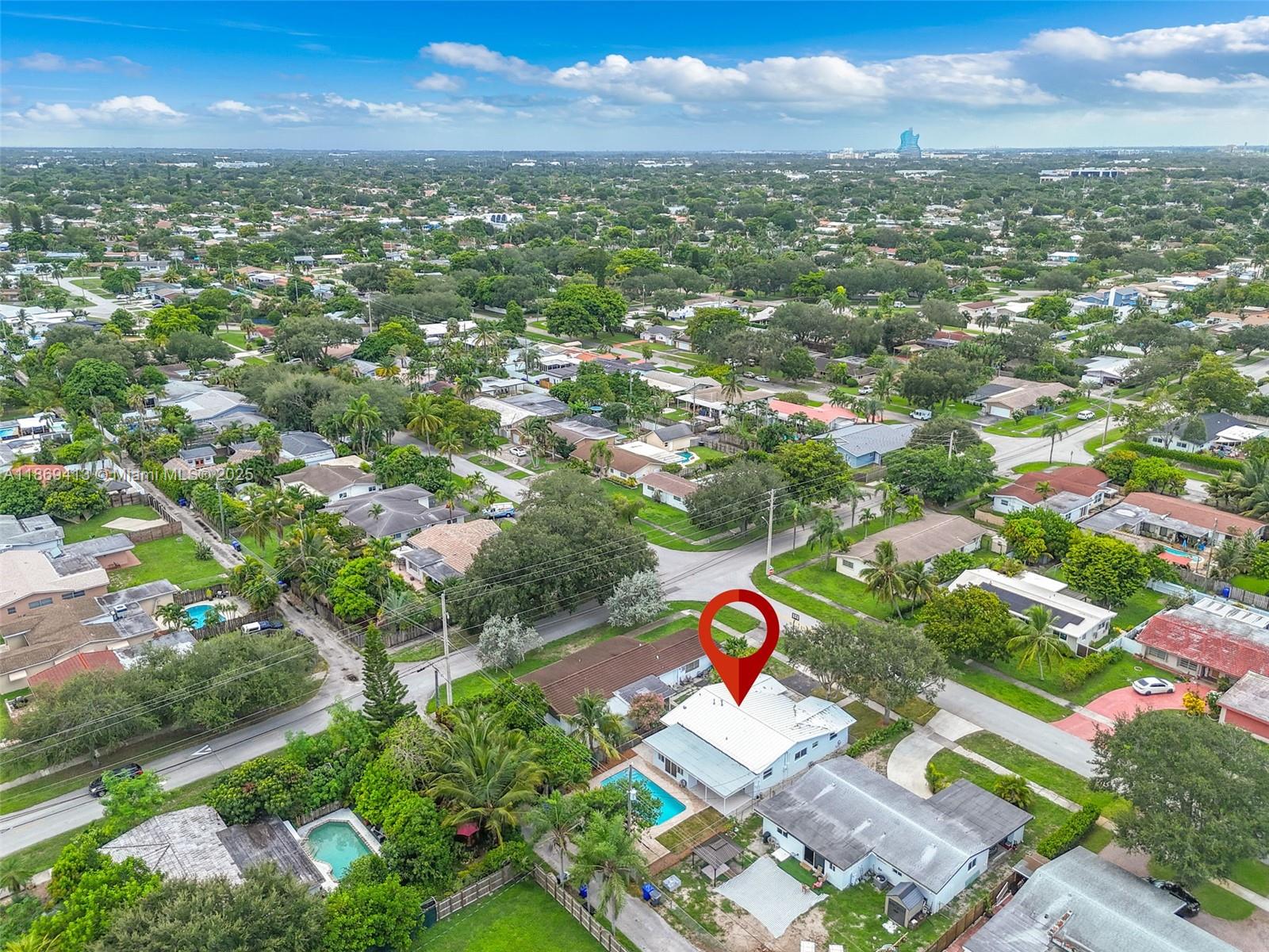 HOLLYWOOD HILLS - Residential