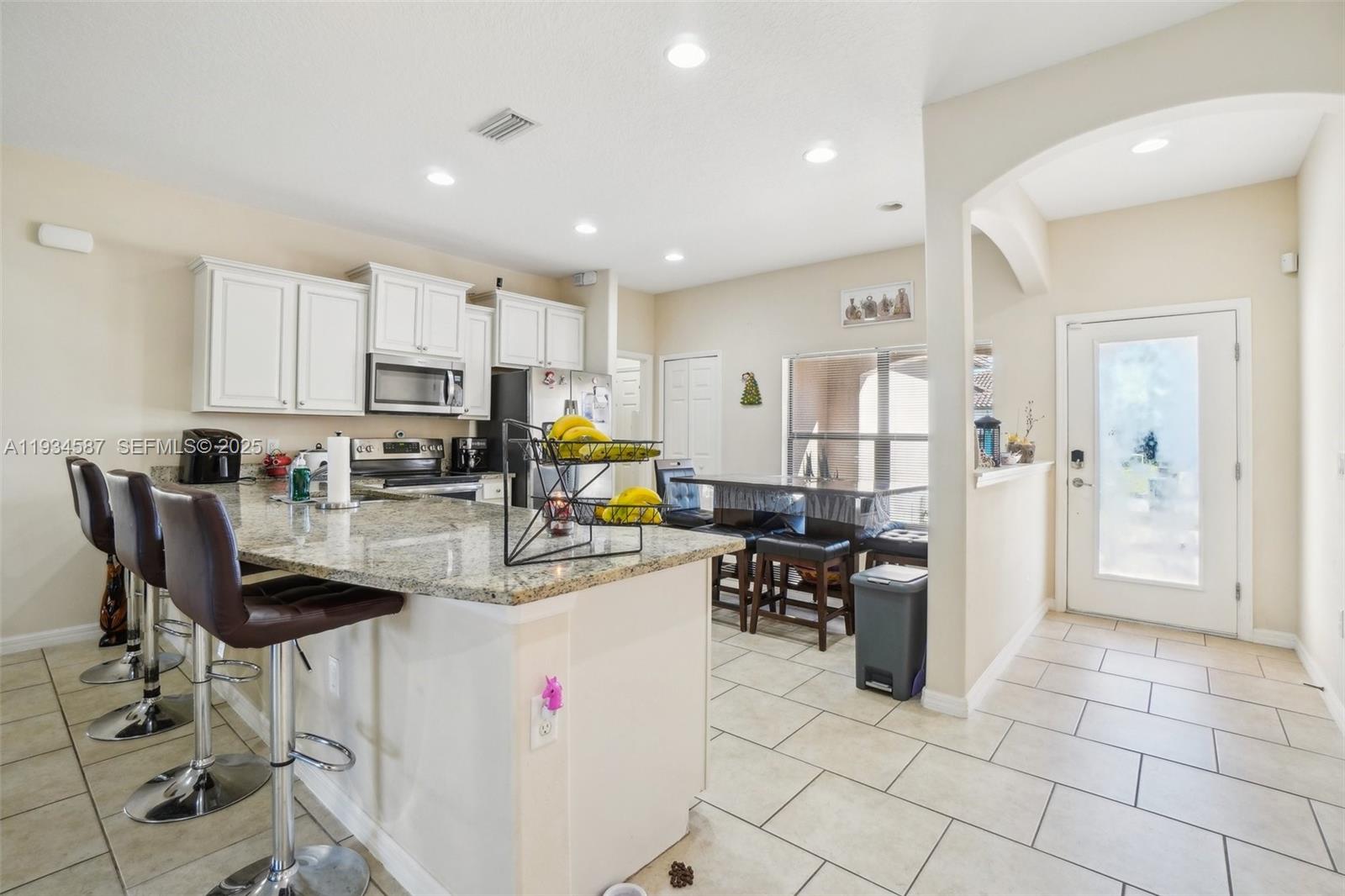 VILLA SORRENTO PB 133 PGS - Residential