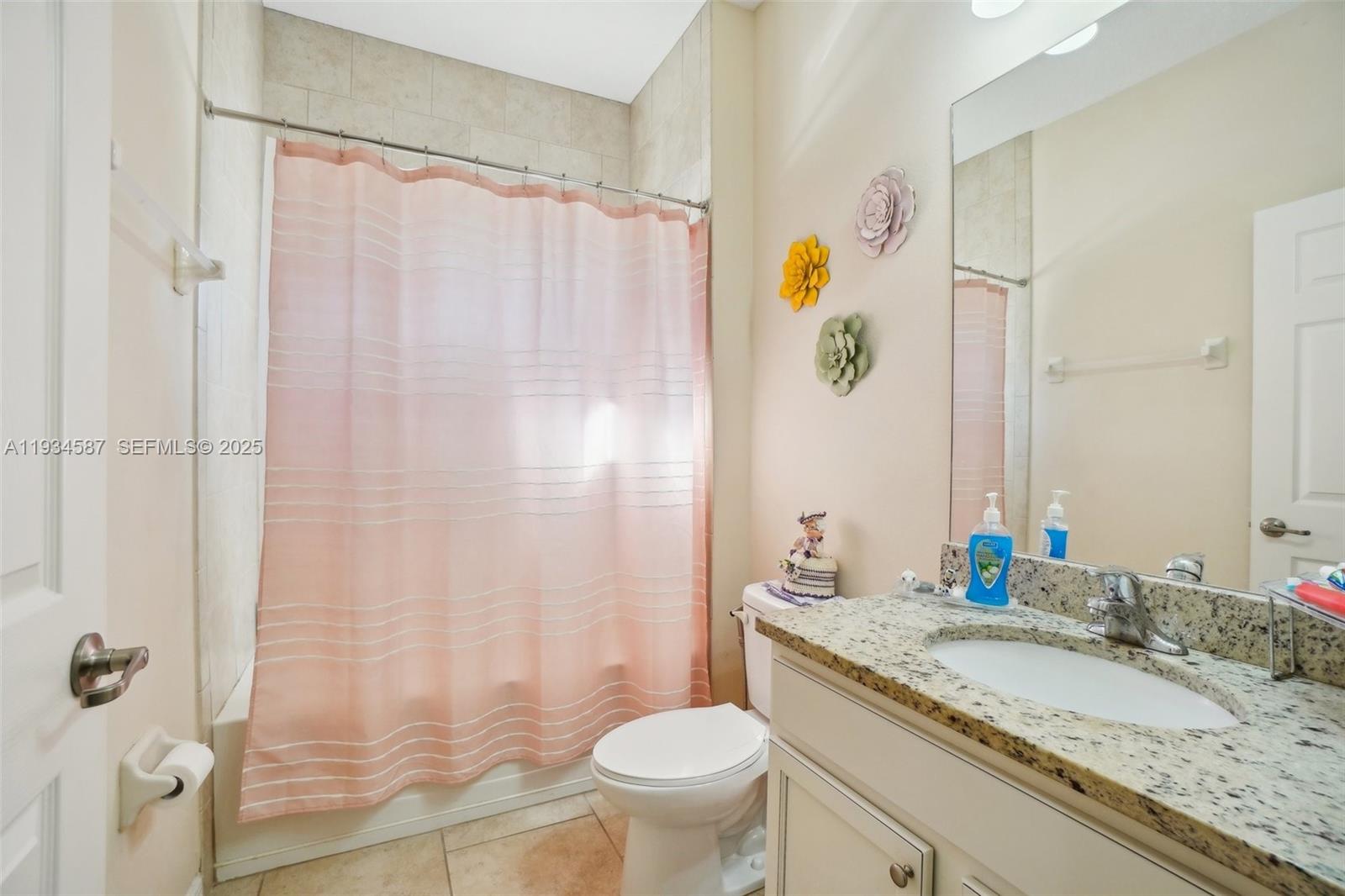 VILLA SORRENTO PB 133 PGS - Residential