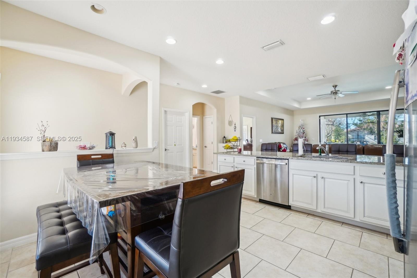 VILLA SORRENTO PB 133 PGS - Residential