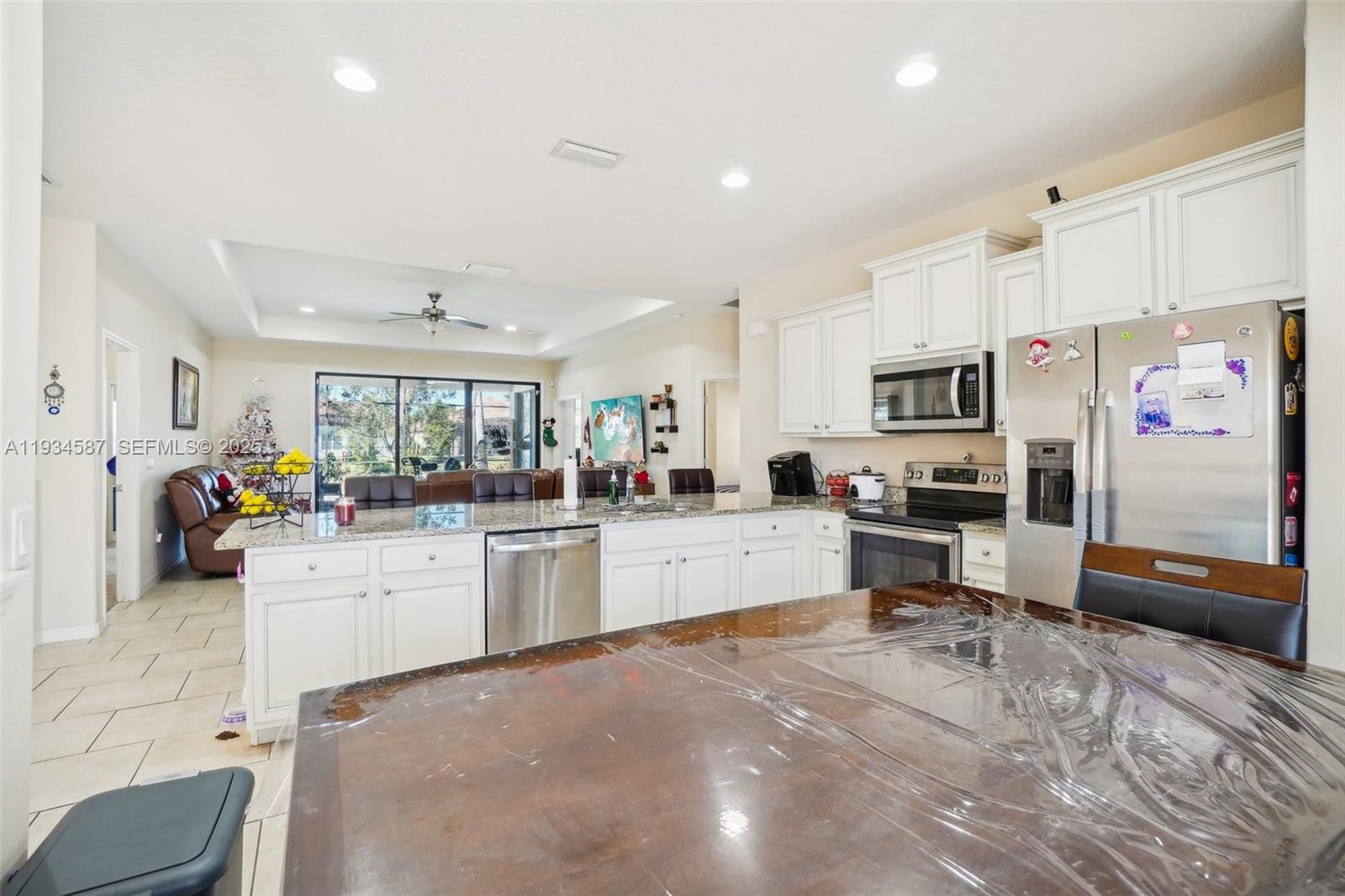 VILLA SORRENTO PB 133 PGS - Residential