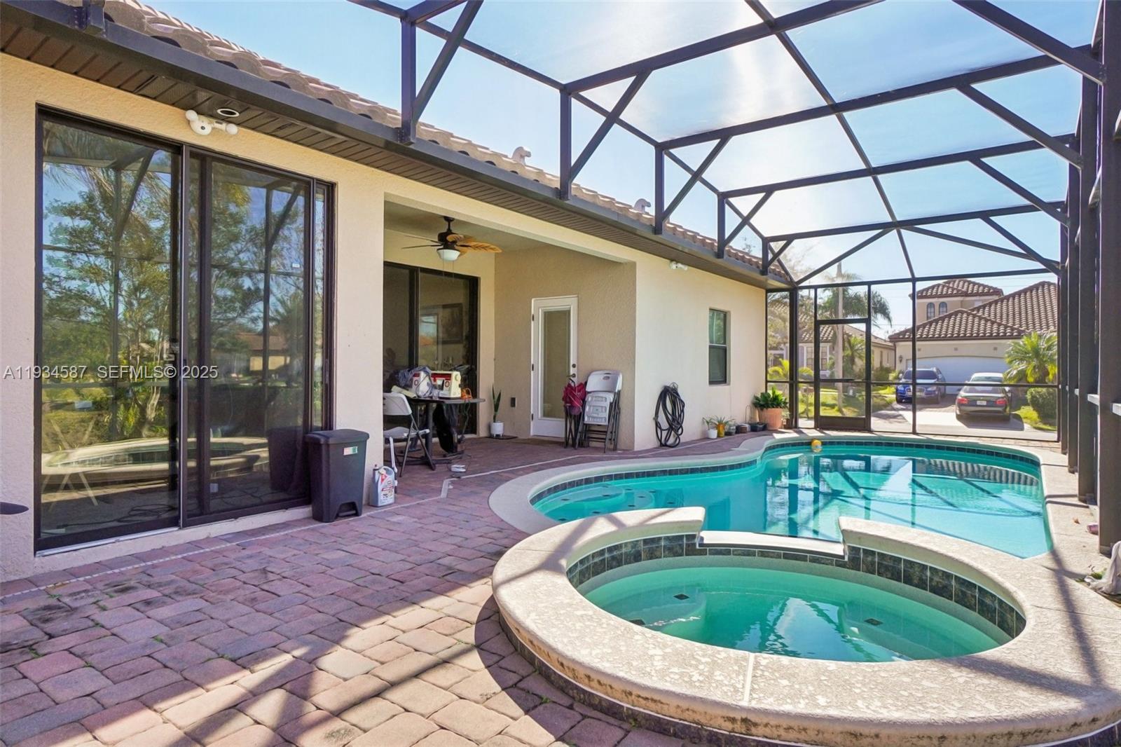 VILLA SORRENTO PB 133 PGS - Residential