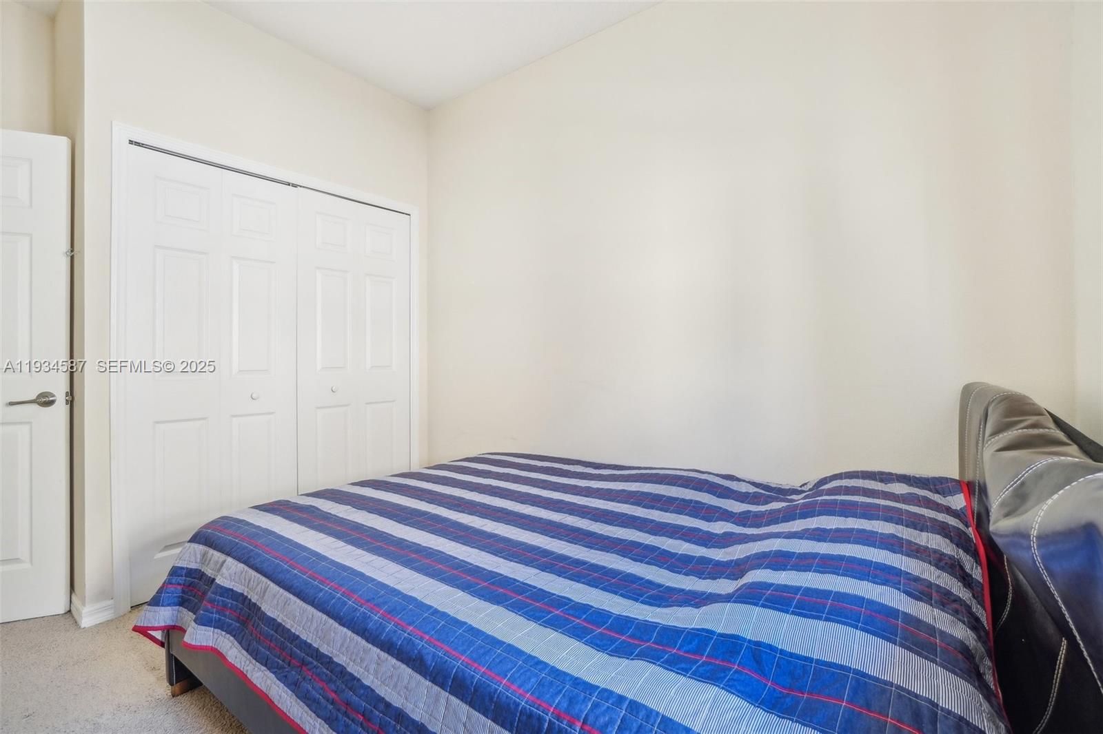 VILLA SORRENTO PB 133 PGS - Residential