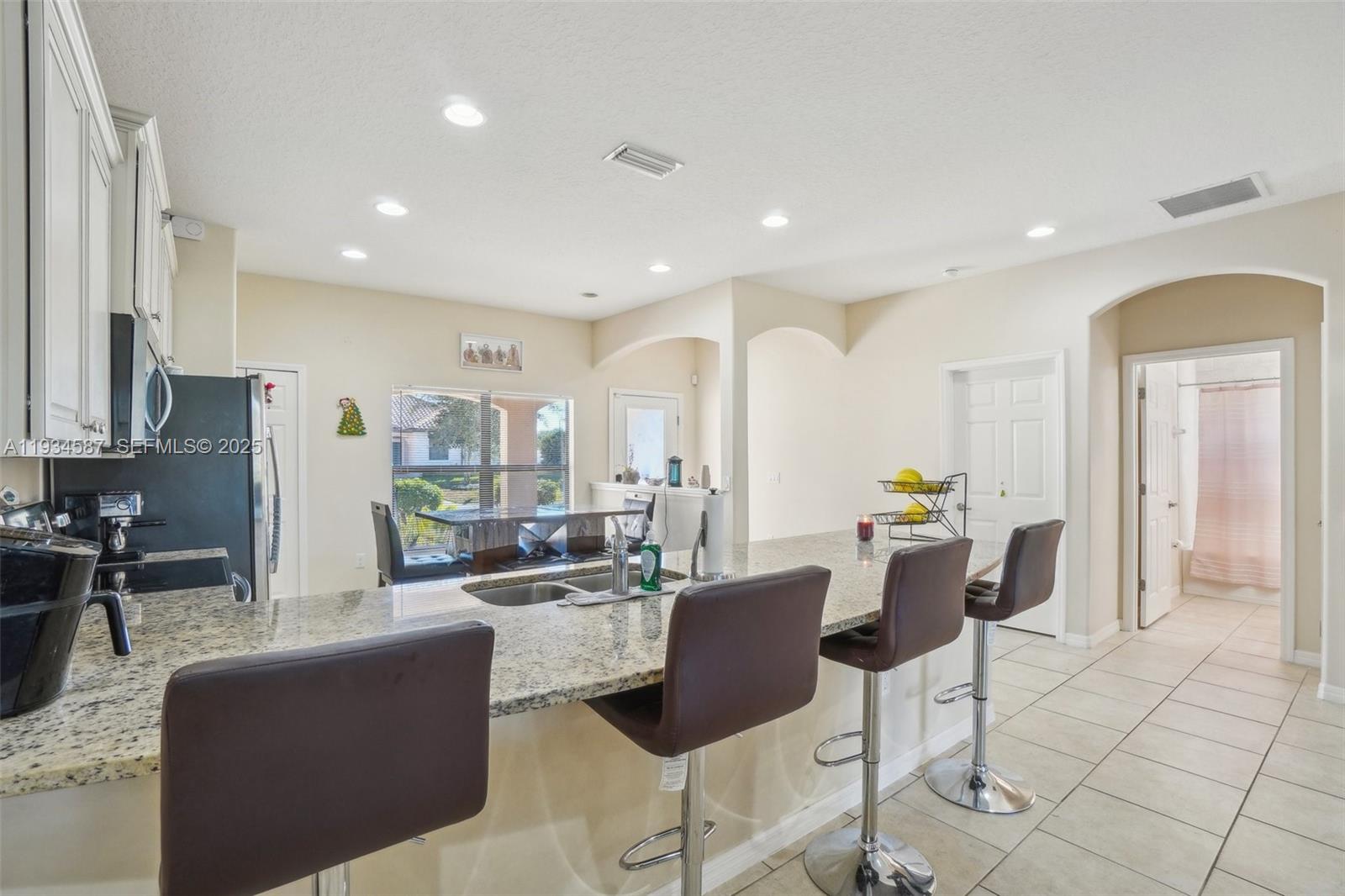 VILLA SORRENTO PB 133 PGS - Residential