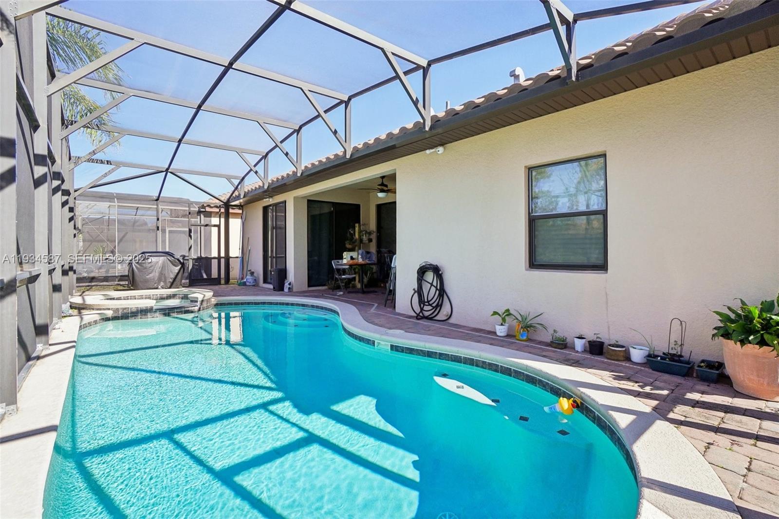 VILLA SORRENTO PB 133 PGS - Residential