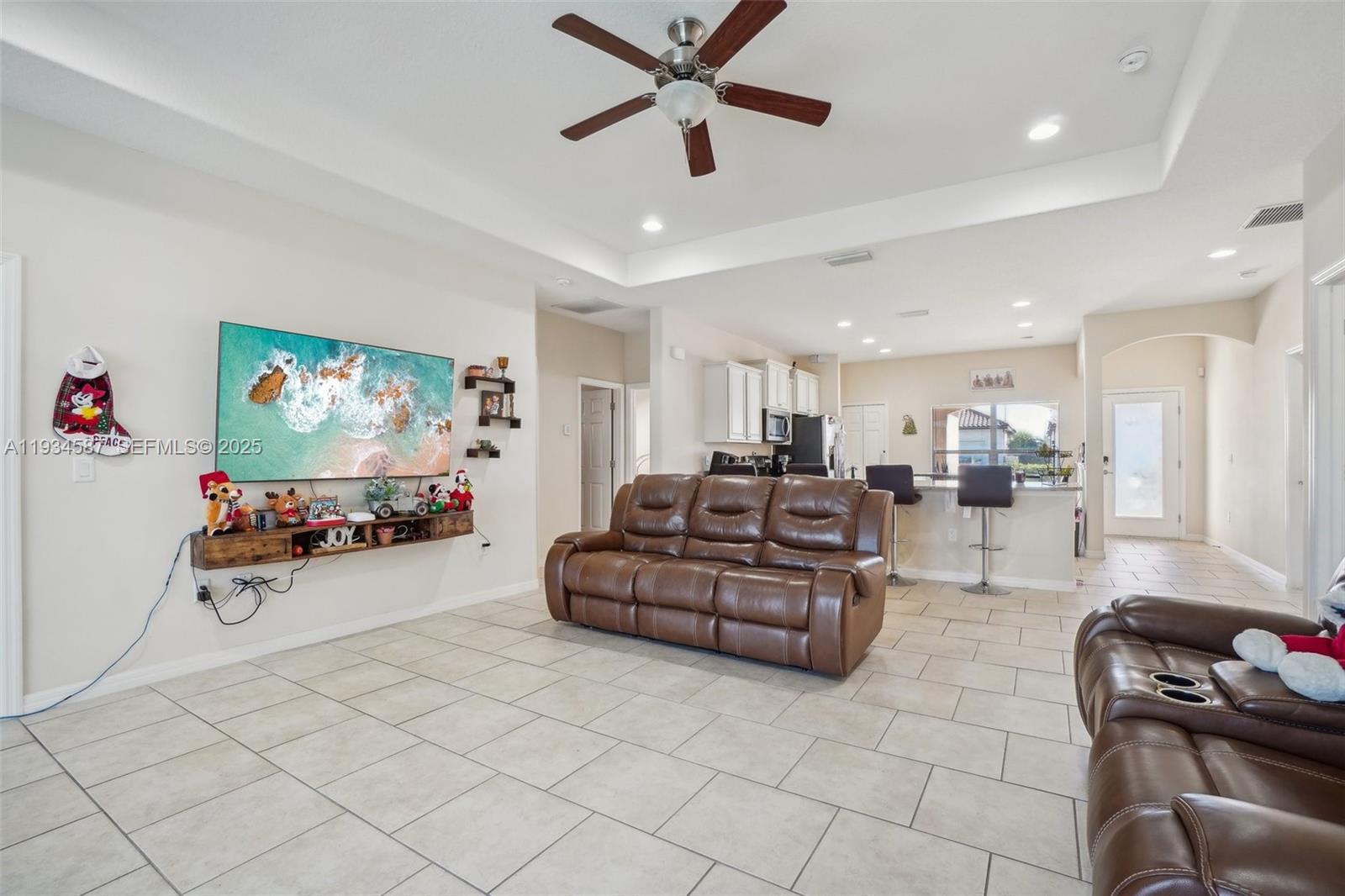 VILLA SORRENTO PB 133 PGS - Residential