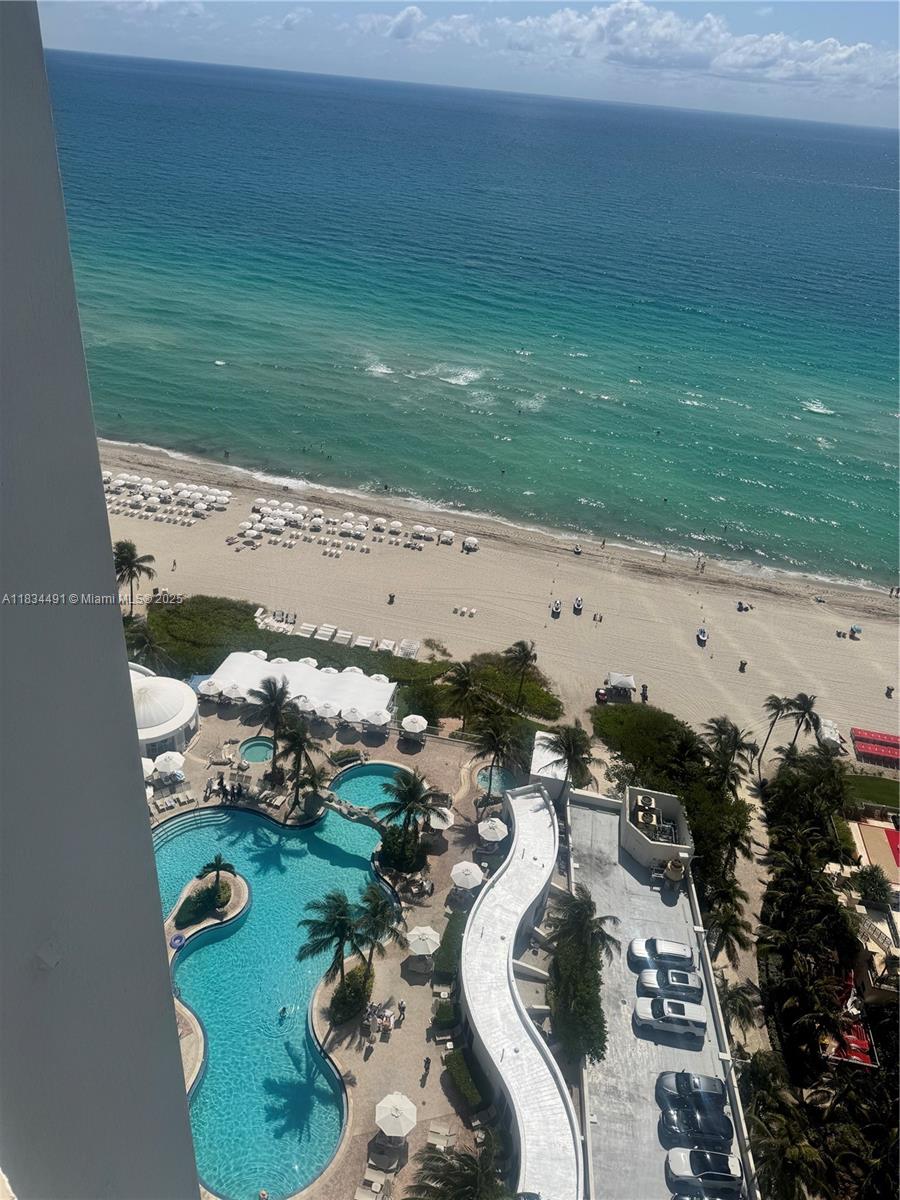 TRUMP INTERNATIONAL SONES - Residential