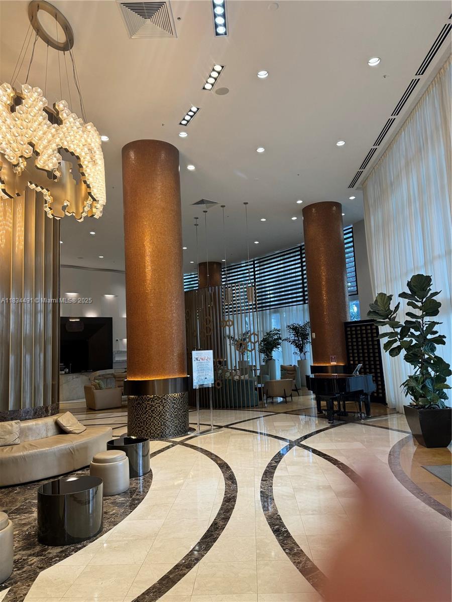 TRUMP INTERNATIONAL SONES - Residential