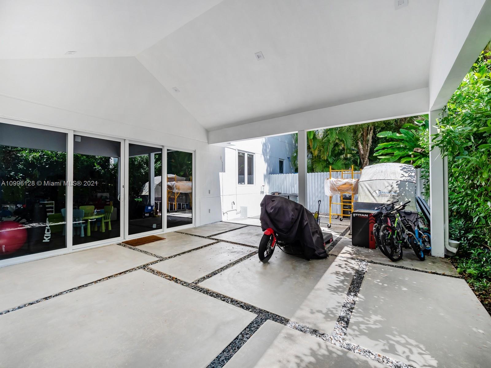 SNAPPER CREEK OAKS - Residential