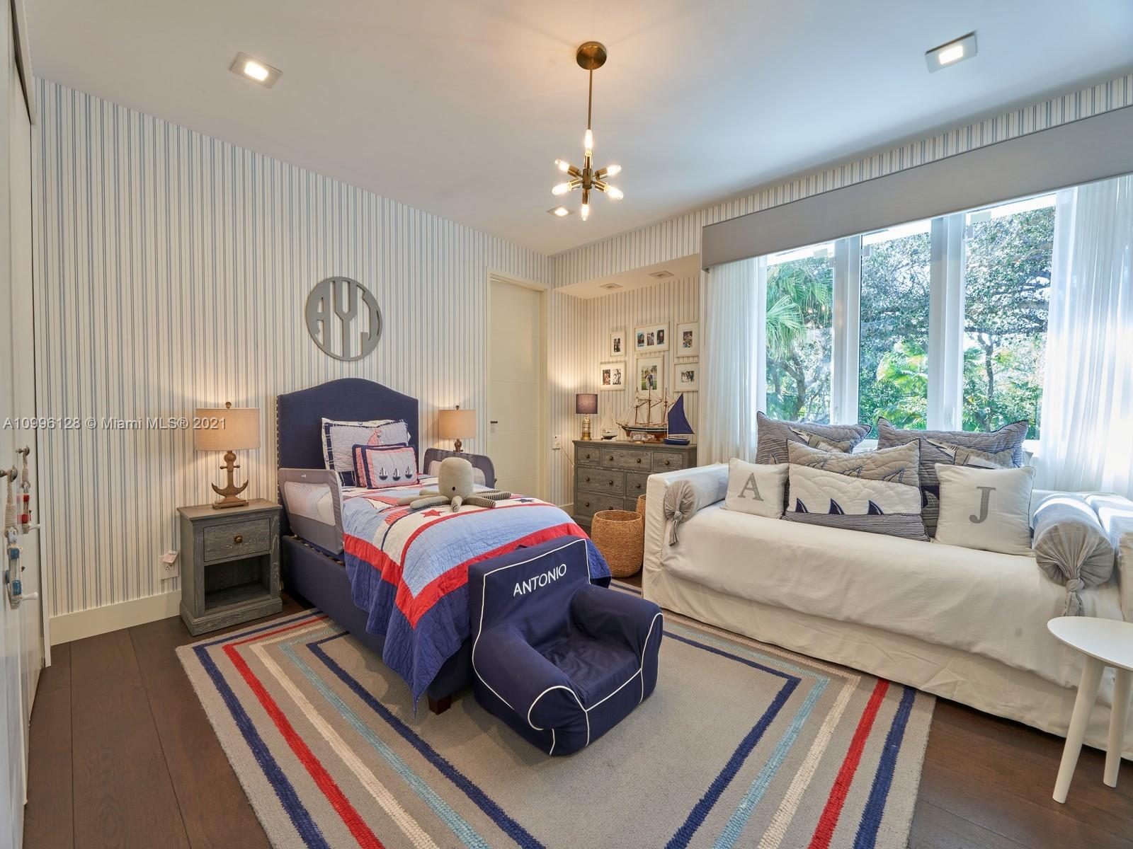 SNAPPER CREEK OAKS - Residential