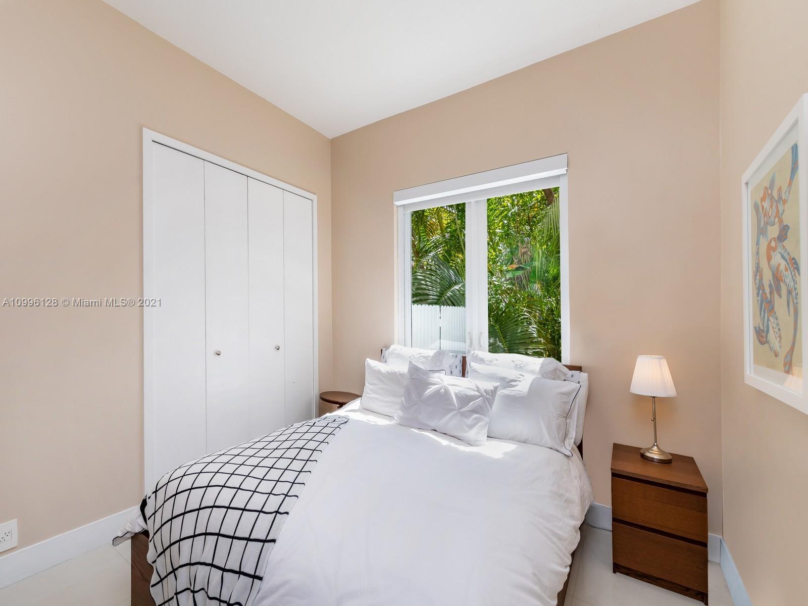 SNAPPER CREEK OAKS - Residential