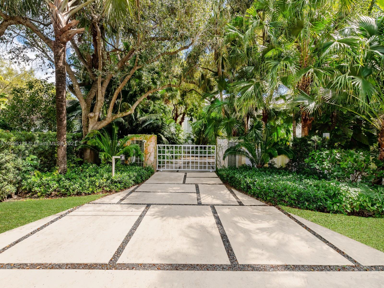 SNAPPER CREEK OAKS - Residential