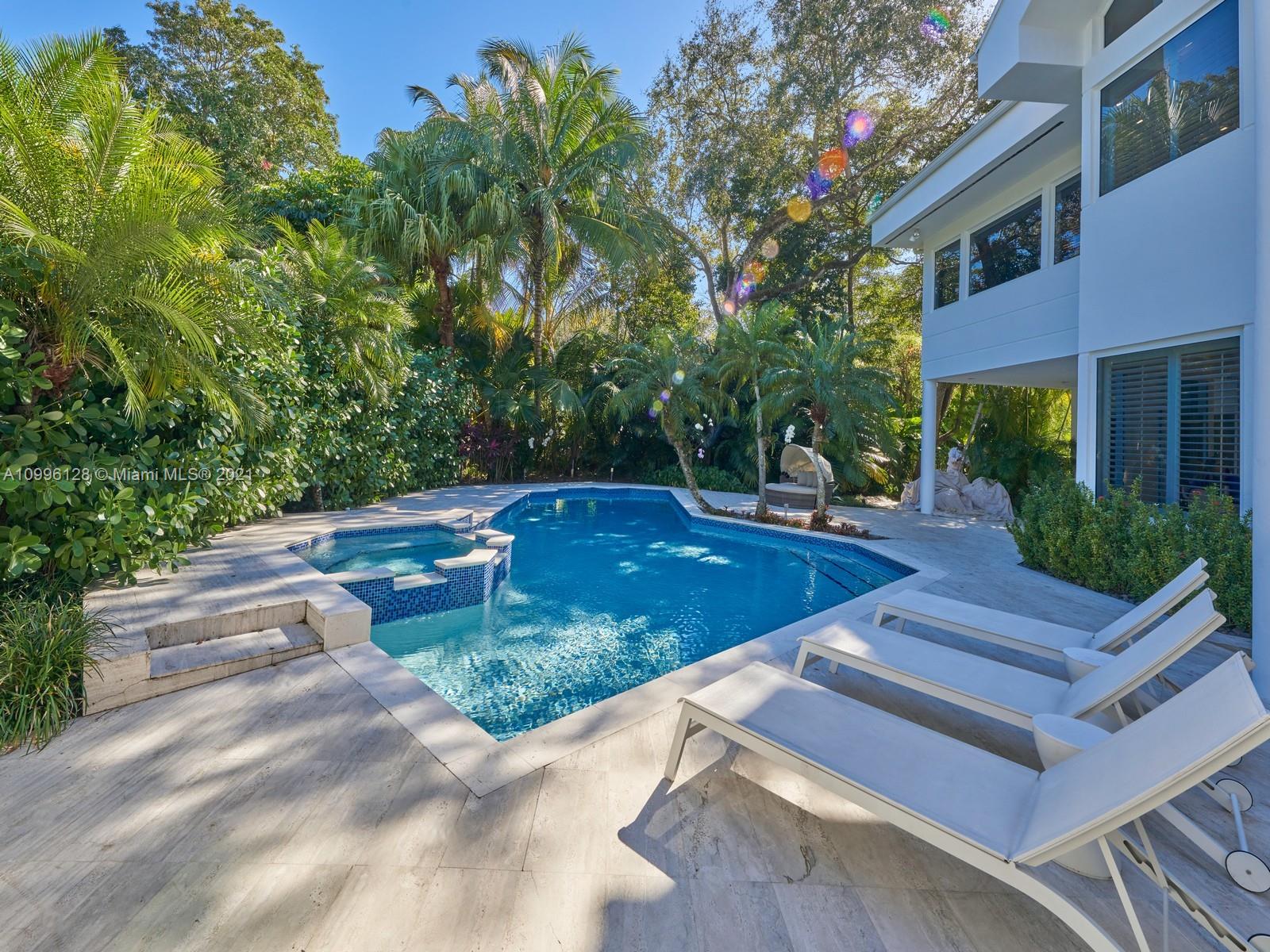 SNAPPER CREEK OAKS - Residential