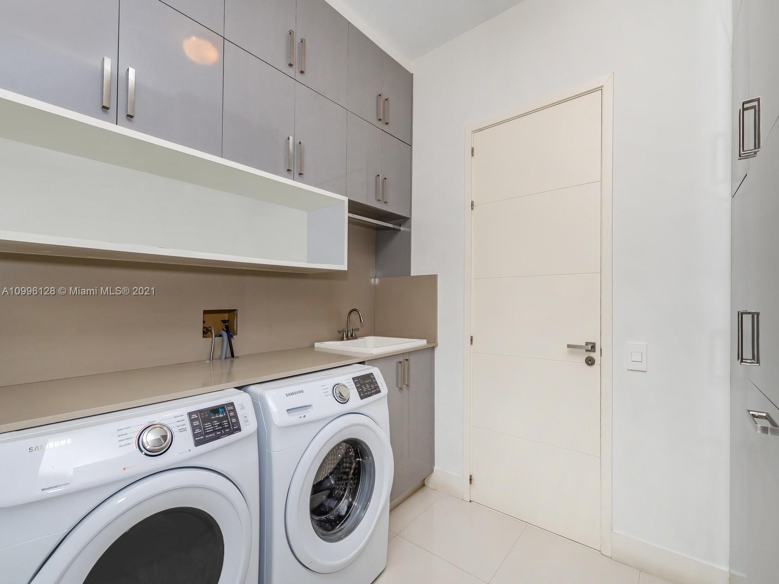 SNAPPER CREEK OAKS - Residential