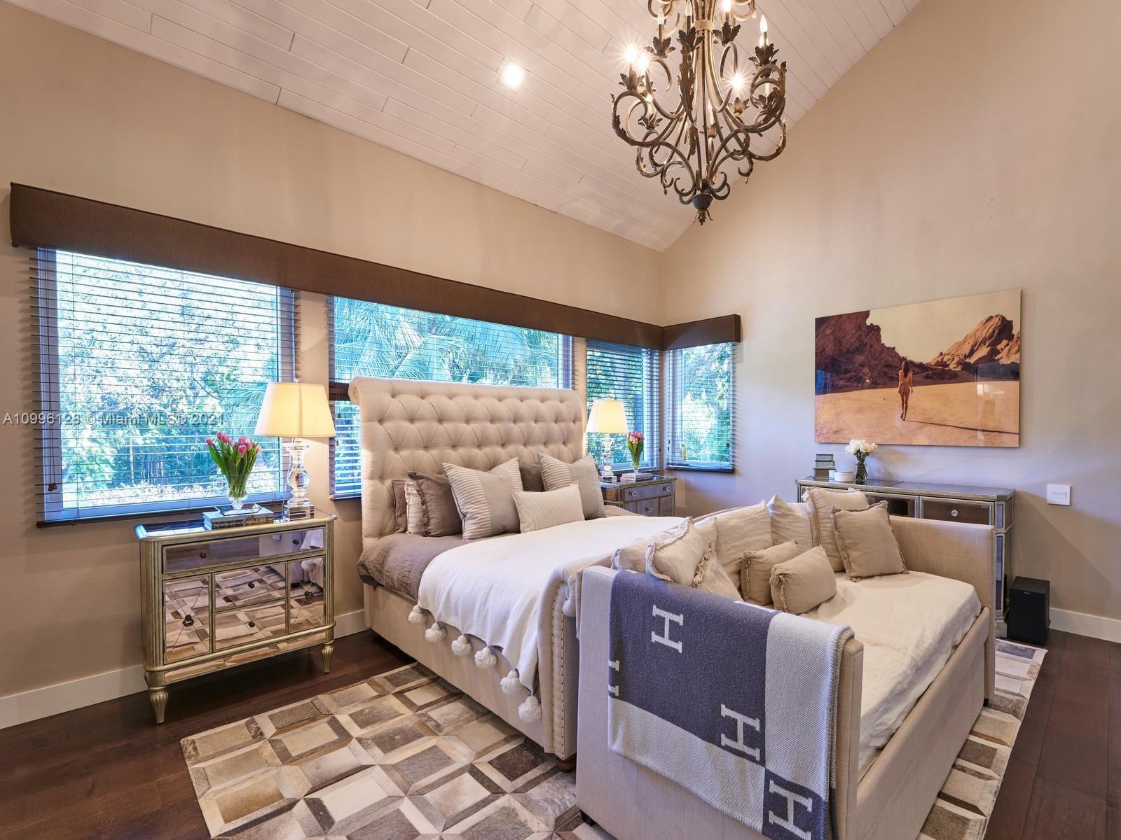 SNAPPER CREEK OAKS - Residential