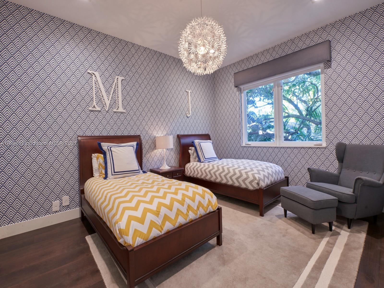 SNAPPER CREEK OAKS - Residential