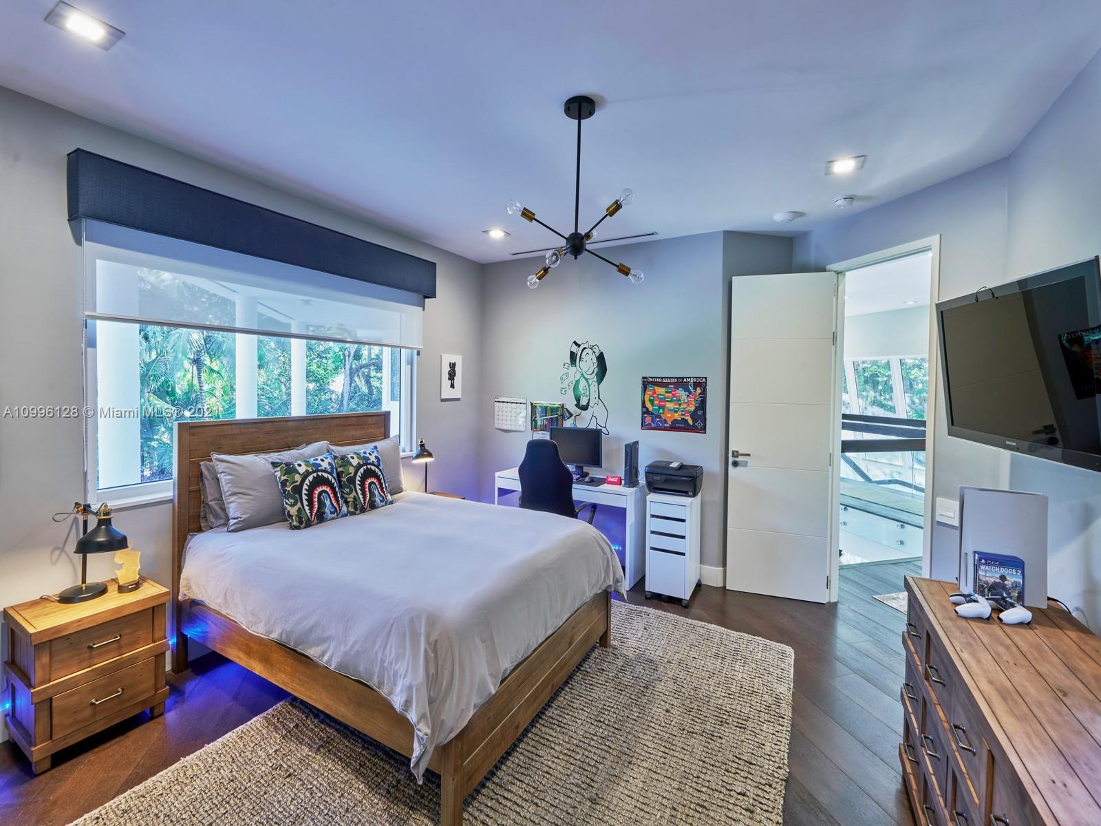 SNAPPER CREEK OAKS - Residential