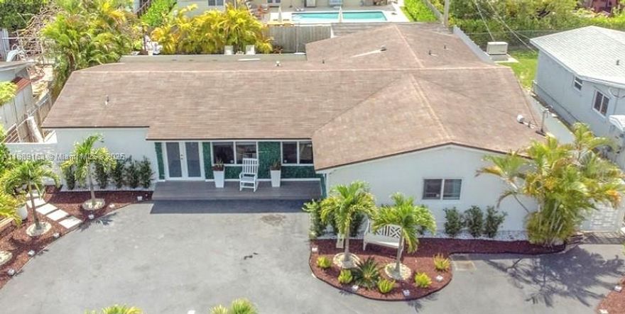 Darlington Manor, exceptional neighborhood, good schools, parks, markets, pharmacies, etc.
Beautiful and spacious home with 5 bedrooms, 3 bathrooms, and a storage room, also a den for office use, library, etc. Don't pass up this great opportunity; it won't last long on the market.