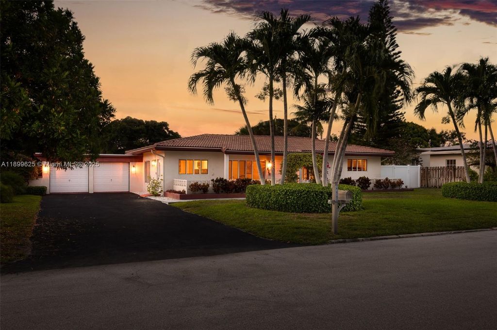Photo of 435 NE 36th St, Boca Raton, FL 33431 (MLS # A11899625)
