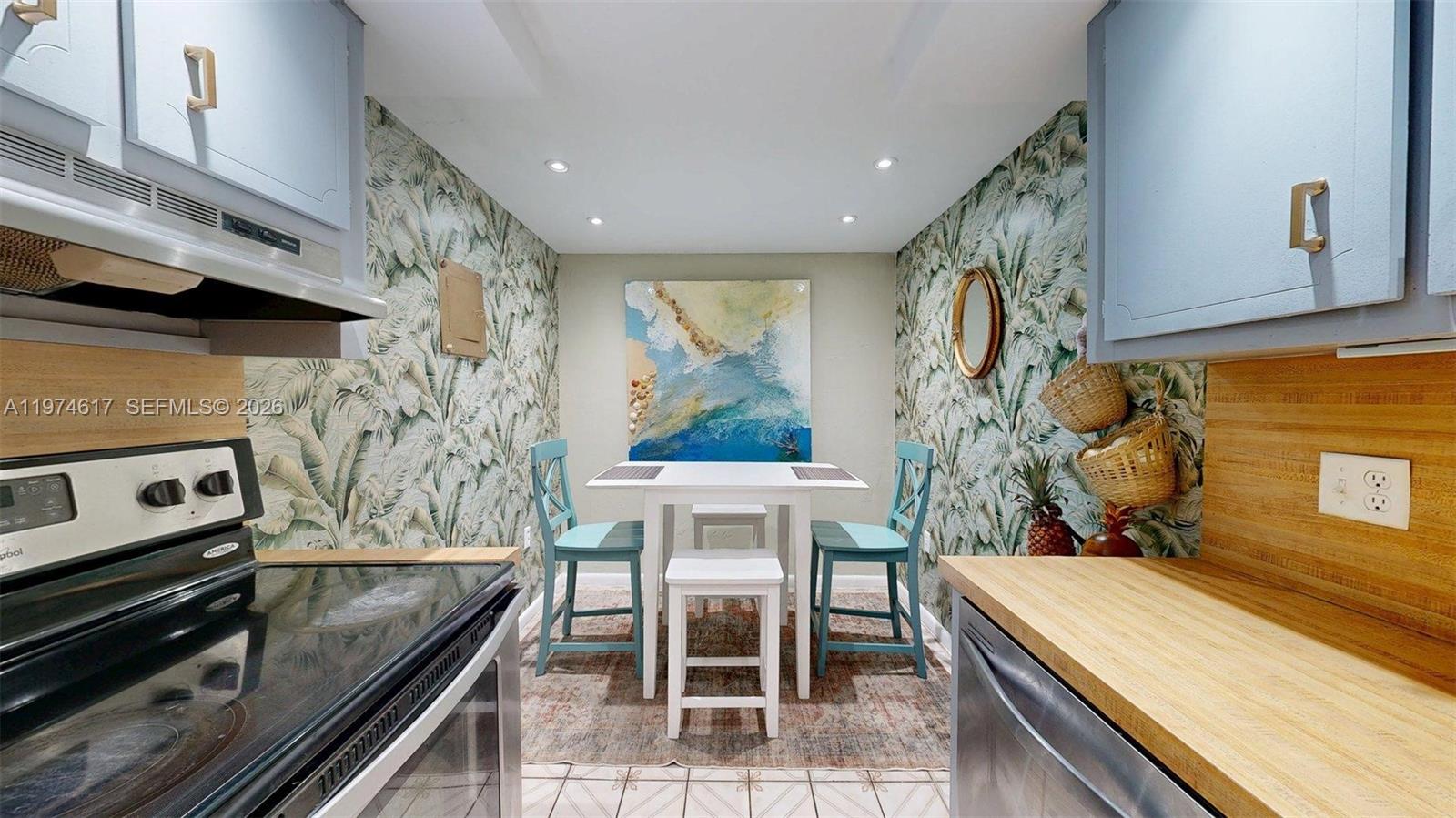 WATERWAY ISLES CONDO - Residential