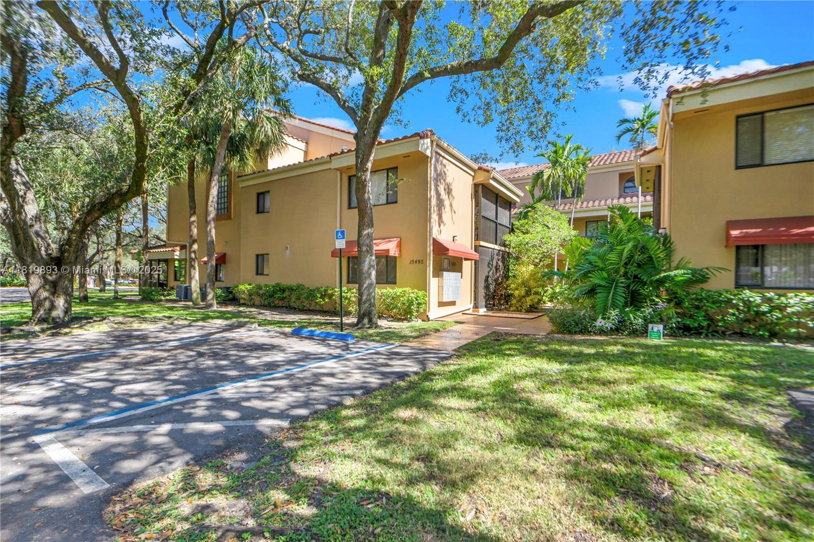 15495 N Miami Lakeway N 101, Miami Lakes, Miami-Dade County, Florida - 1 Bedrooms  
1 Bathrooms - 