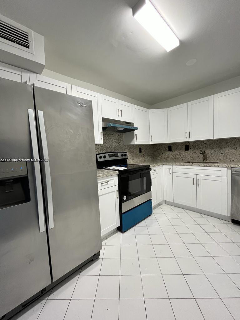 OMEGA CONDO NO 4 - Residential