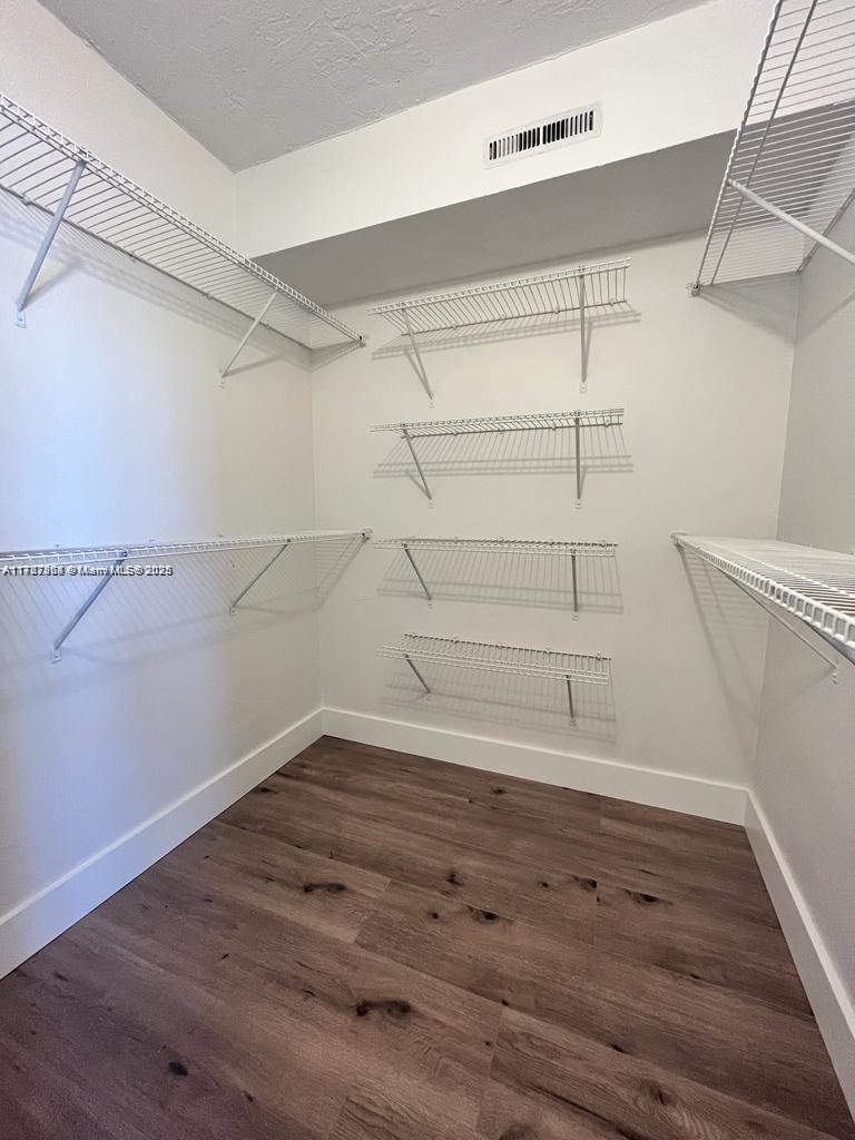 OMEGA CONDO NO 4 - Residential