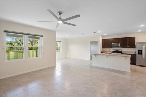 Single Family Residence in Deltona FL 823 Baylor Dr 12.jpg