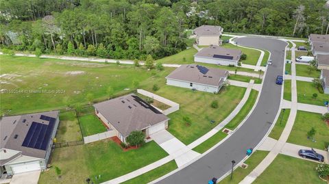 Single Family Residence in Deltona FL 823 Baylor Dr 32.jpg