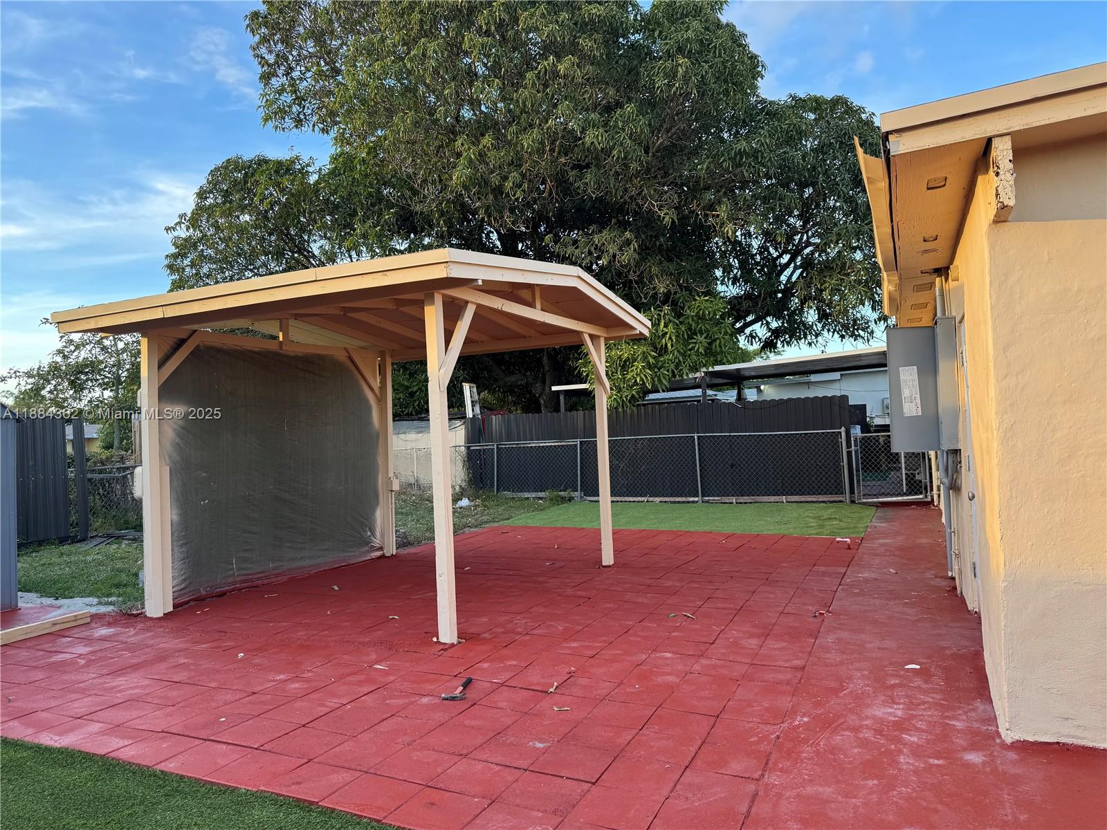 MIAMI GARDENS MANOR SEC 4 - Residential Lease