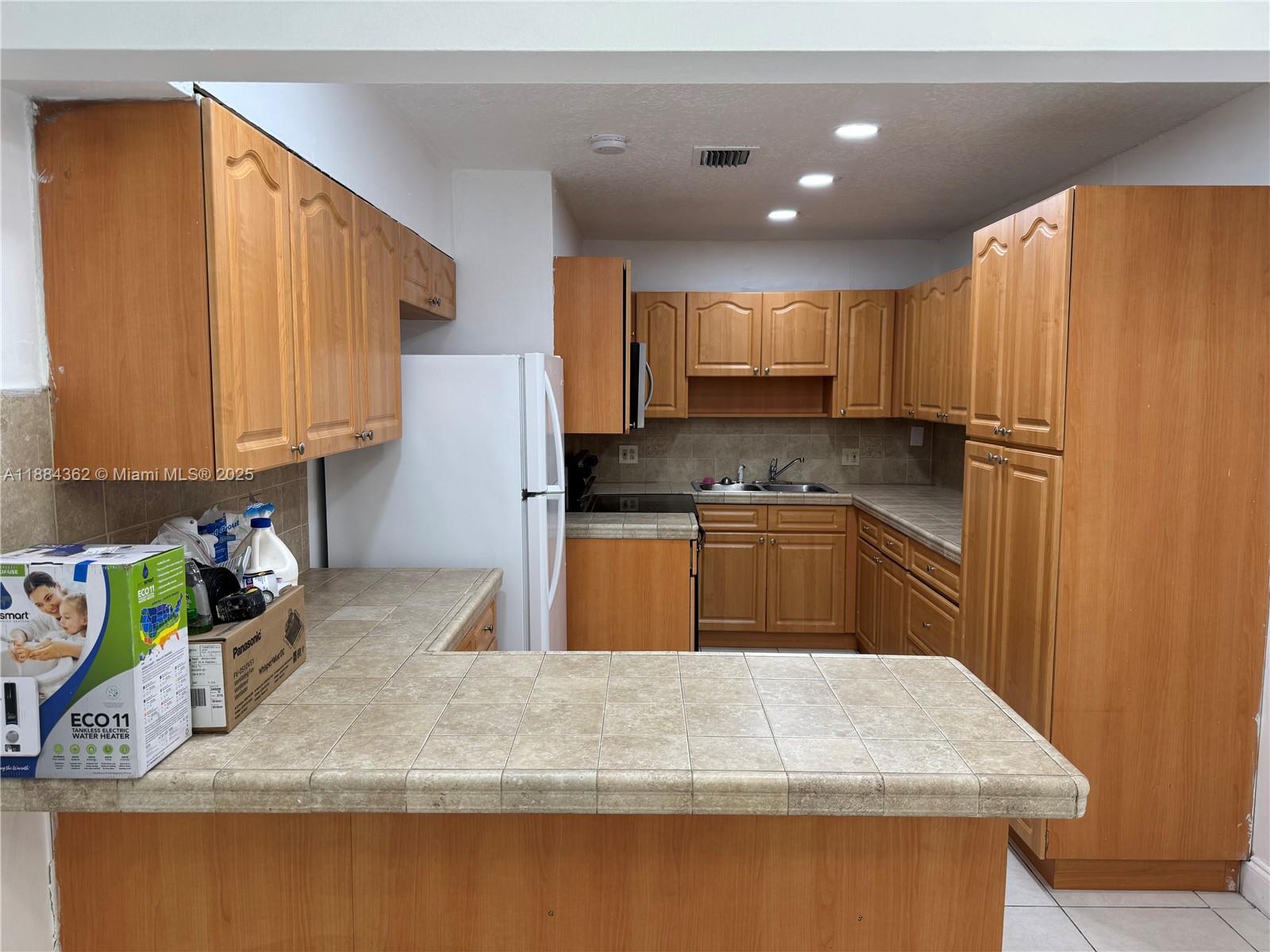 MIAMI GARDENS MANOR SEC 4 - Residential Lease