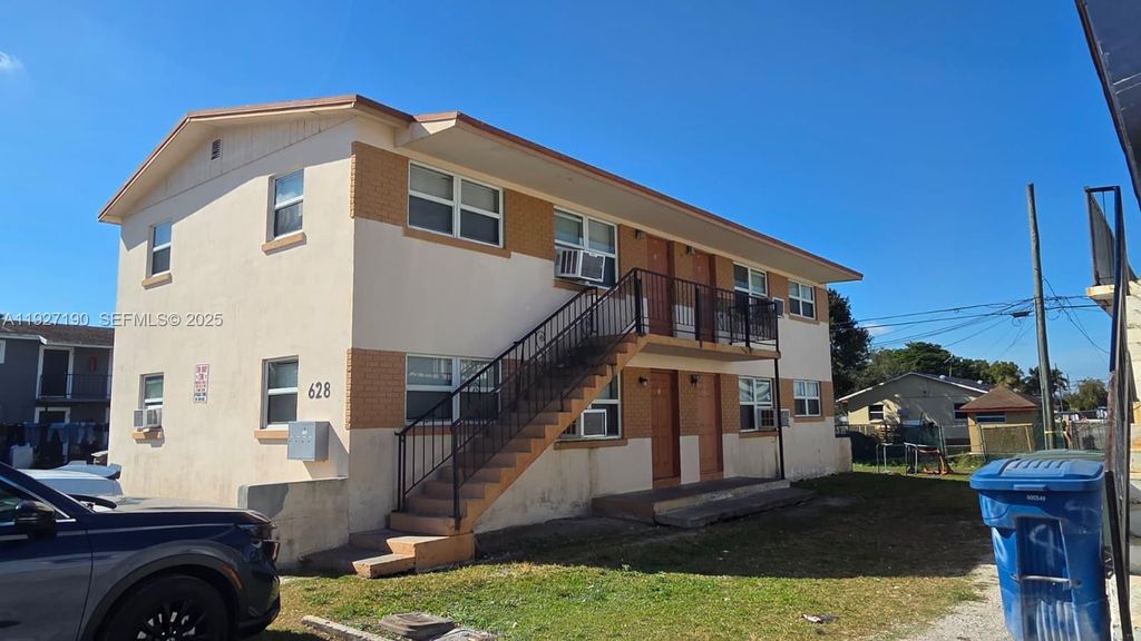 Photo of 628 SW 4th St, Belle Glade, FL 33430 (MLS # A11927190)