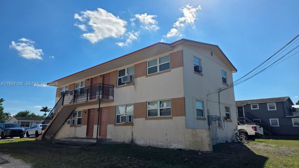 Photo of 628 SW 4th St, Belle Glade, FL 33430 (MLS # A11927190)