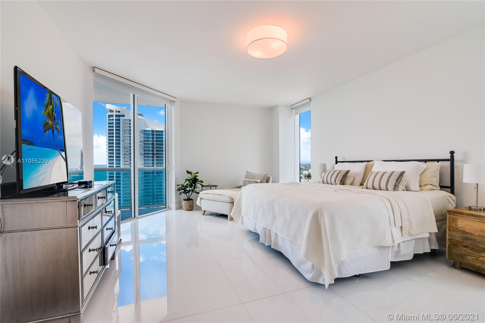 2711 HOLLYWOOD BEACH COND - Residential Lease