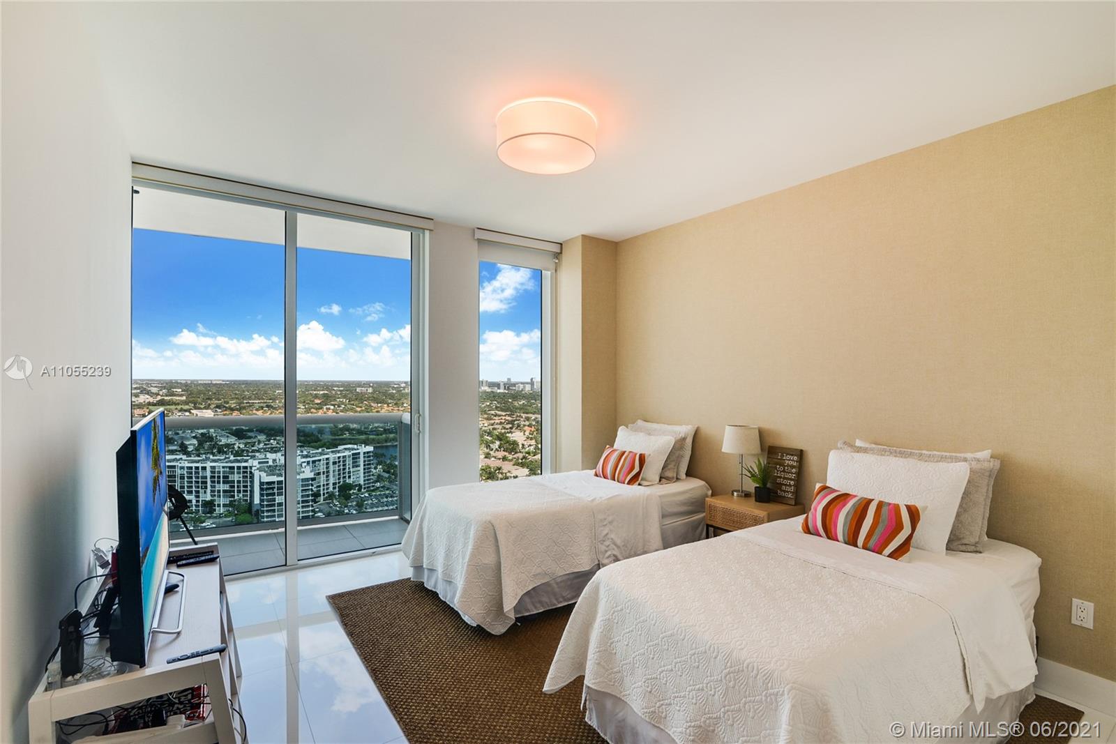 2711 HOLLYWOOD BEACH COND - Residential Lease