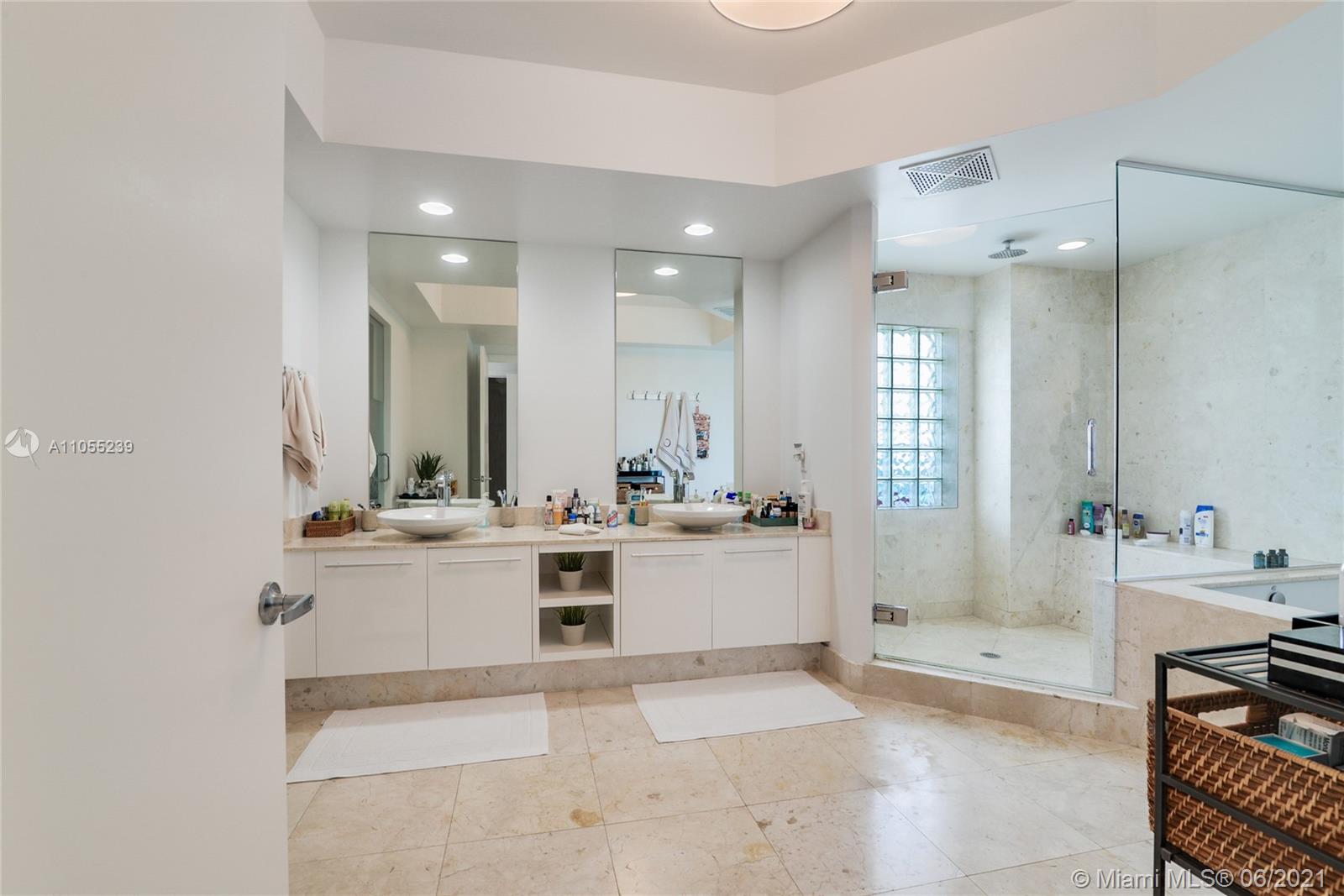 2711 HOLLYWOOD BEACH COND - Residential Lease