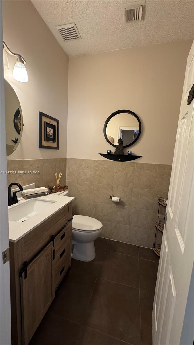 REPLAT OF COUNTRY LAKES - Residential