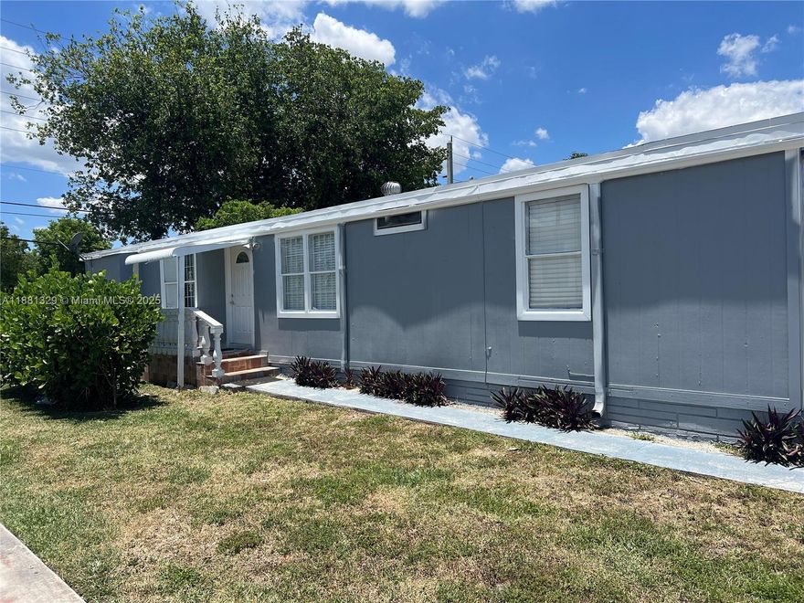 This spacious, remodeled manufactured home in the welcoming Royal Country community is perfect for a large family. With 4 bedrooms and 3 bathrooms and multiple layouts there’s plenty of room for everyone to spread out and enjoy their own space. The home has been updated with modern finishes, providing a fresh and comfortable living experience. Located in a quiet neighborhood with no backdoor neighbors, it offers privacy and peace of mind. Just minutes from shopping, dining, and major highways, you’ll have everything you need within reach. The community also offers great resort style amenities, including a spacious clubhouse, playgrounds, outdoor pools and a basketball court. making this a wonderful place to call home.