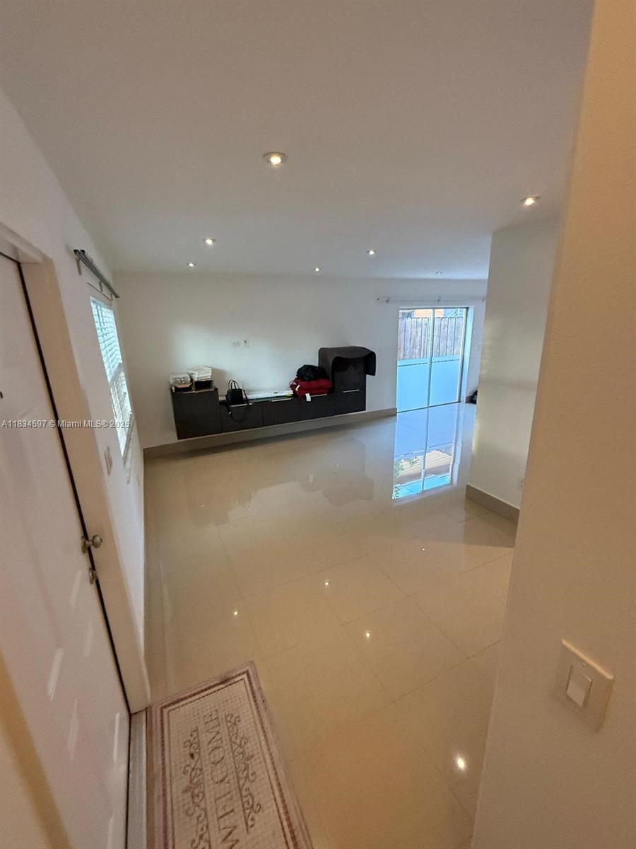 109 NE 12th Ave 109