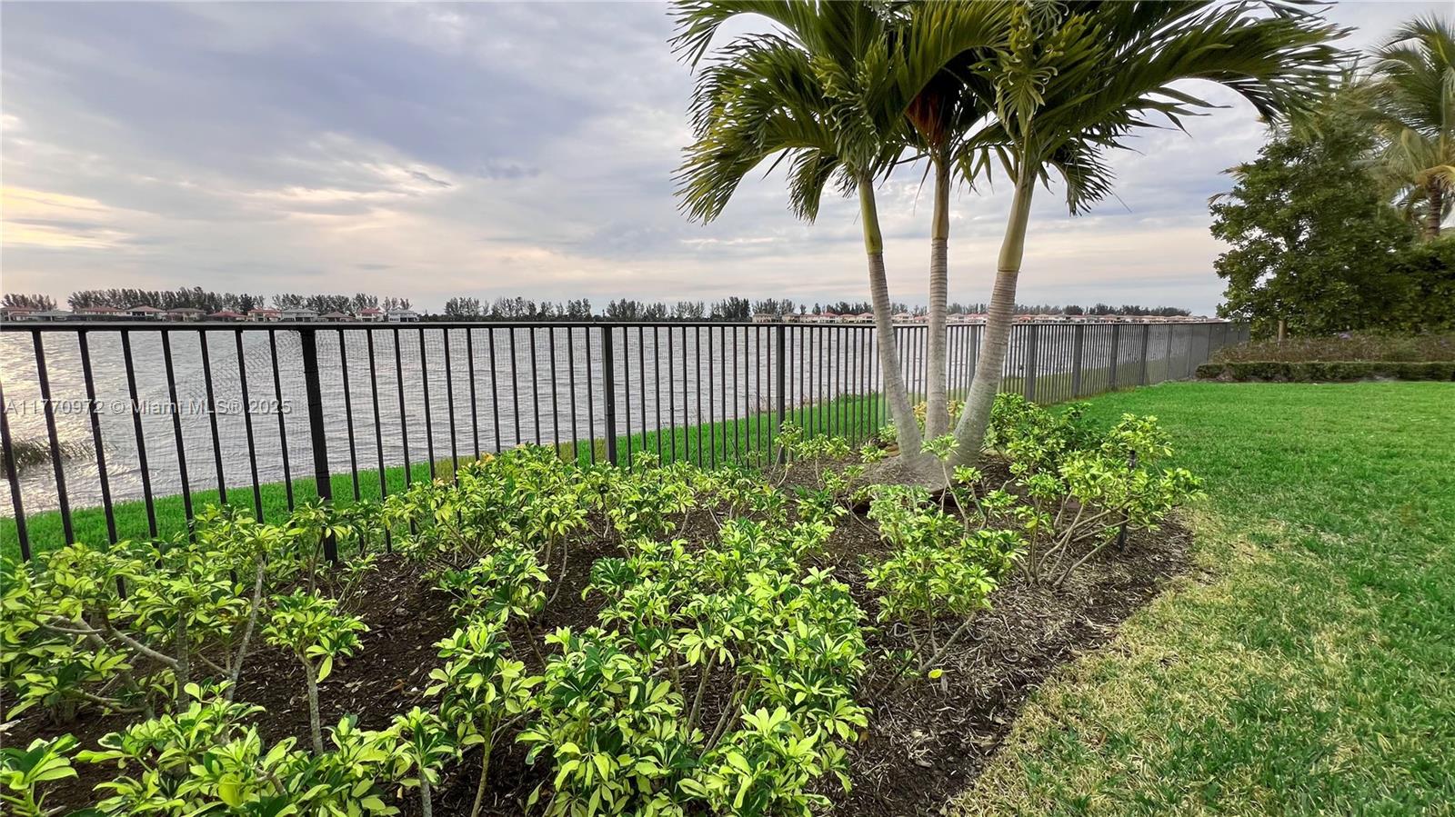 8725 Parkland Bay Dr
