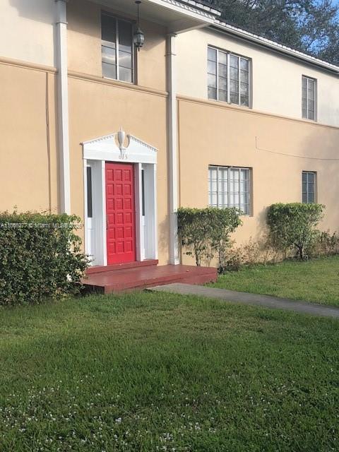 CORAL GABLES 2 BEDROOMS, 1 BATH 2ND FLOOR UNIT, LAMINATE FLOORS THROUGHOUT, SPACIOUS LIVING AREA, FREASHLY PAINTED, ON-SITE COMMUNITY LAUNDRY. WALKIMG DISTANCE TO YOUTH CENTER, CORAL GABLES LIBRARY & THE BILTMORE HOTEL. 10 MINUTES DRIVE TO UM & MERRICK PARK.